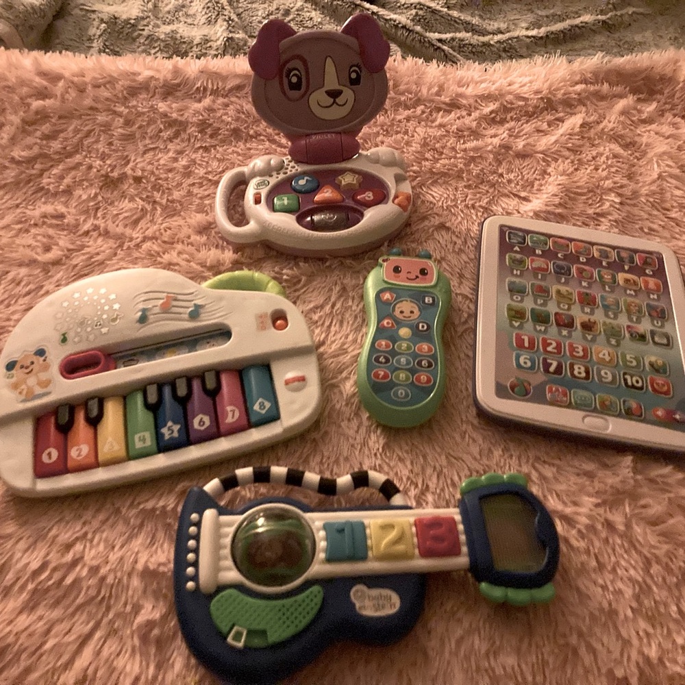 SOLD: Baby (Electronic) Toy Bundle!!